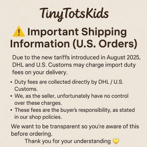 Puede incluir: Gr&aacute;fico color crema con el texto "Tiny Tots Kids". Debajo, un signo de precauci&oacute;n amarillo y las palabras "Important Shipping Information (U.S. Orders)". El texto explica posibles derechos de importaci&oacute;n.