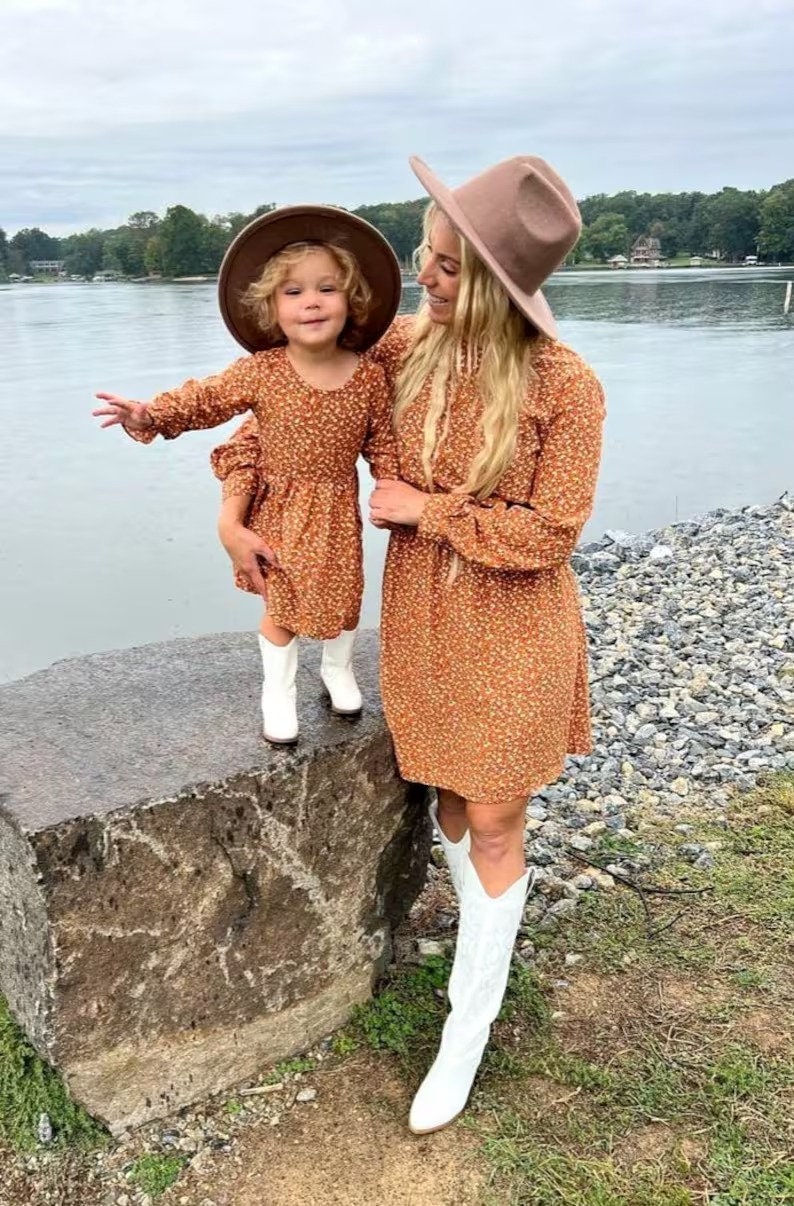 Tenue maman et moi robes assorties mere fille maman et moi tenues assorties robe d automne robe feuille cadeau maman cadeau fete des meres Etsy France