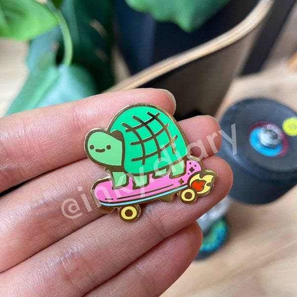 Skate Friends - Skate Turtle - Cute Hard Enamel Pin, kawaii animal lapel pin