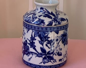 Blue and White Floral Tissue Holder