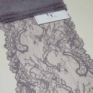 Pizzo elasticizzato viola, pizzo chantilly, pizzo francese, abito da sposa, pizzo da sposa, pizzo giarrettiera, pizzo per abito da sera. Pizzo per lingerie L50101