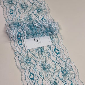Avorio con rifiniture in pizzo azzurro tagliato su misura, pizzo macramè, pizzo alençon, pizzo per lingerie L8787