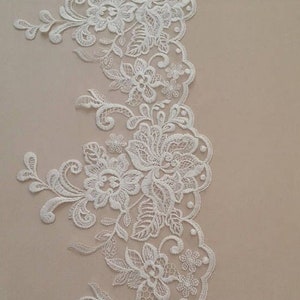 Passamaneria in pizzo bianco venduta al metro, pizzo ricamato per abito da sposa, passamaneria in pizzo per velo da sposa, delicata passamaneria in pizzo color avorio chiaro, EEV2087