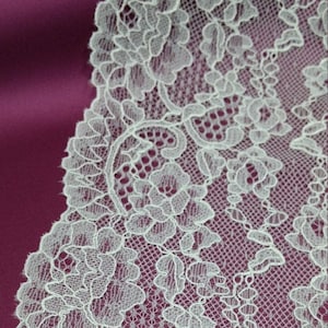 Renda marfim claro vendida por metro, renda francesa Chantilly, renda para vestido de noiva com véu de noiva branco, renda para lingerie recortada, LJ44405