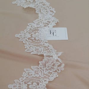 Corte de renda marfim no quintal, renda francesa, renda Alençon, renda de vestido de noiva, renda de casamento, renda branca, renda de véu, renda de liga EEV2100