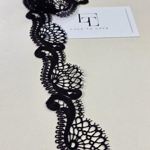 Passamaneria in pizzo nero con ricamo macramè, venduta al metro, FL6901