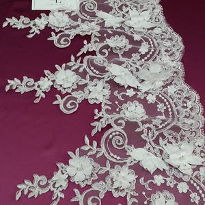 3D-bloemen ivoorkant met kralen, kant met pailletten, parelkant, Franse kantversiering Bruidskant, bruiloftkant, wit kant EEV2091