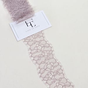 Lila Spitzenband, Französische Spitze, Chantilly-Spitze, Braut-Spitze, Hochzeit-Strumpfband-Spitze, Abendkleid-Spitze, Dessous-Spitze lose Ware LMT3331
