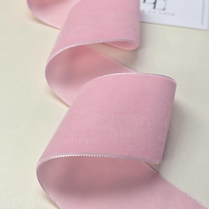 Fita de decoração de guirlanda de Natal de veludo rosa claro, fita de guirlanda rosa bebê de 5 cm / 2 polegadas de largura, fita de embrulho para presente, vendida por metro, ST1090