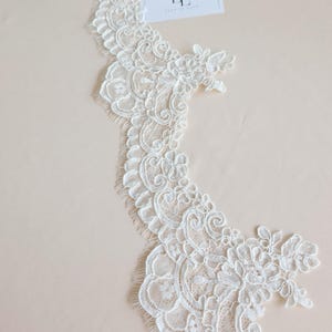 Acabamento em renda Chantilly marfim claro com cordão, renda francesa off white, renda de casamento, WDL6018_1