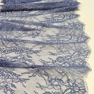 Grijze Franse Chantilly delicate kantversiering op maat gesneden, grijs kantdecoratielint, grijze fourniturenkant, LMT8001