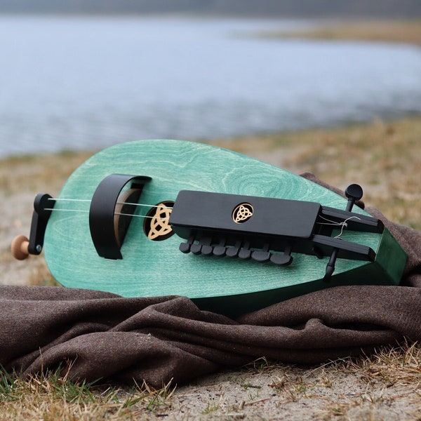 Scottish inspired tear shaped hurdy gurdy - similar to great highland bagpipes sound - wheel lyre / vielle a roue / drehleier Fairygurdies