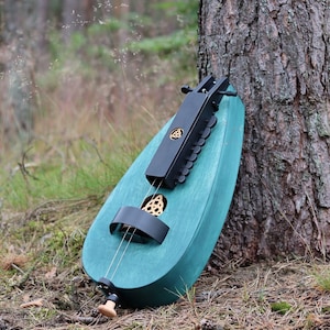 Scottish inspired tear shaped hurdy gurdy - similar to great highland bagpipes sound - wheel lyre / vielle a roue / drehleier Fairygurdies