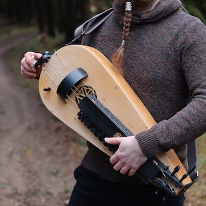 Long scale hurdy gurdy with a trompette (buzzing bridge) / wheel lyre / vielle a roue / Fairygurdies