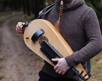 Long scale hurdy gurdy with a trompette (buzzing bridge) / wheel lyre / vielle a roue / Fairygurdies