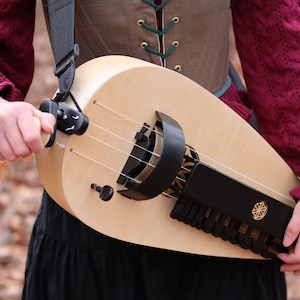 Tear shaped, medieval hurdy gurdy / wheel lyre / vielle a roue / drehleier Fairygurdies image 8