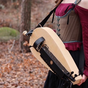 Tear shaped, medieval hurdy gurdy / wheel lyre / vielle a roue / drehleier Fairygurdies image 9