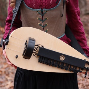 Tear shaped, medieval hurdy gurdy / wheel lyre / vielle a roue / drehleier Fairygurdies image 7