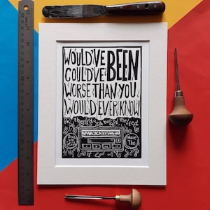 Dashboard von Modest Mouse. 8 &quot;x 10&quot; Linoldruck von Pamela Scott. Wir waren schon tot, bevor das Schiff überhaupt untergegangen ist. Songtexte. Radio.