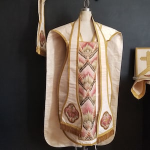 Antique chasuble, veil, burse, maniple, stole set. 5 piece set liturgical vestments