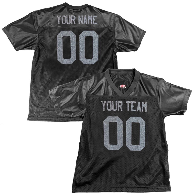 Camiseta de fútbol negra personalizada, opciones personalizadas, nombres, números, 1 o 2 colores, logotipo y números en las mangas. Glitter Silver Print