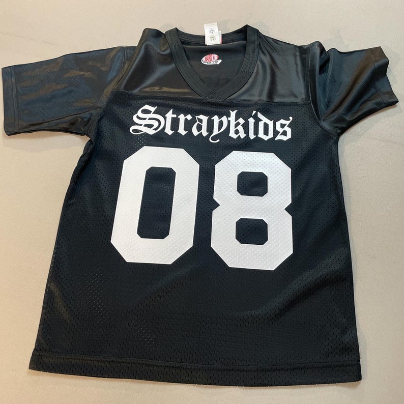 Camiseta de fútbol negra personalizada, opciones personalizadas, nombres, números, 1 o 2 colores, logotipo y números en las mangas. imagen 2