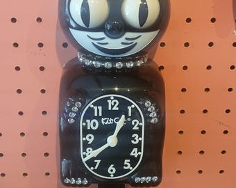 Kit cat Klock with Rhinestone Necklace, Rhinestone manicure.