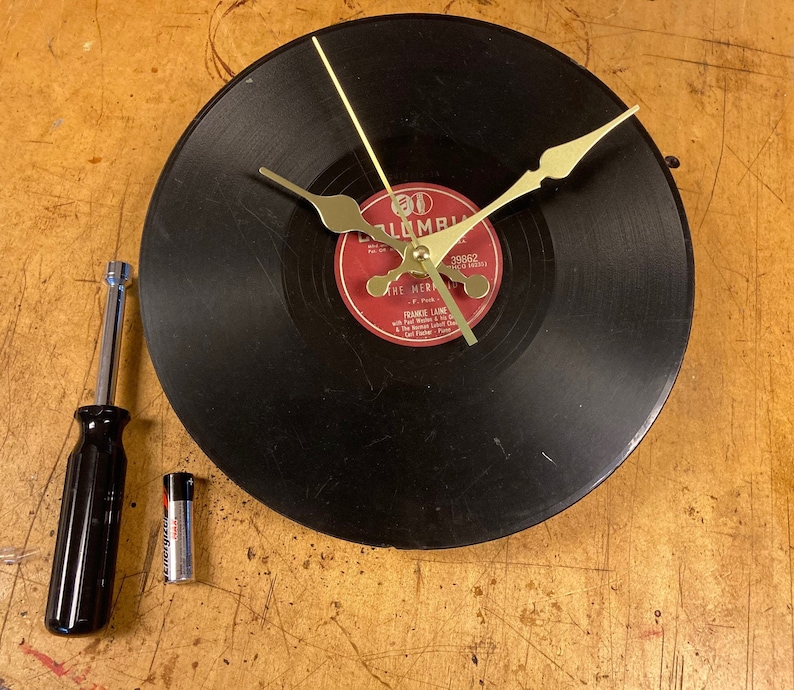 DIY clock movements are available in four shaft lengths: 13 mm, 16.5 mm, 20 mm, and 28 mm. They are excellent for crafting and repair work. hands and hardware included.