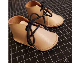 Wykrój na buciki dziecięce: skórzane buty DIY (wykrój PDF)
