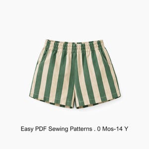 Könnte beinhalten: Shorts mit vertikalem Streifenmuster in Dunkelgrün und Creme. Das Kleidungsstück hat einen elastischen Bund und zwei Seitentaschen. Unter der Shorts steht der Text: Easy PDF Sewing Patterns . 0 Mos-14 Y.