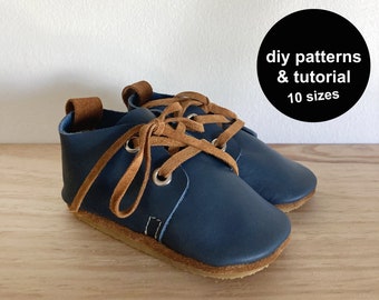 Baby booties sewing pattern for a baby gift! Get these baby boots patterns and sew baby shoes with this baby shoe sewing pattern !