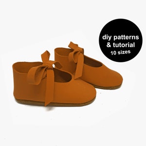Girly baby shoe pattern for the best leather baby shoes. Make baby booties with this baby booties sewing pattern today!