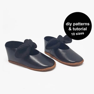 Easy baby shoe patterns to make slip-on baby shoes by following a tutorial. Make baby boots yourself with this baby booties sewing patterns!