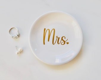 Mrs Ring Dish (Gold), Engagement Ring Dish, Engagement Gift, Future Mrs Ring Dish, Future Mrs Gift, Wedding Gift, Just Engaged, Bride Gift