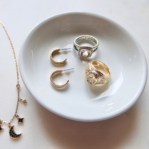 Blank dish with jewelry inside to show size. 4 inches in diameter.
