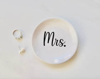 Mrs Ring Dish, Engagement Ring Dish, Engagement Gift, Future Mrs Ring Dish, Future Mrs Gift, Wedding Gift, Just Engaged, Bride Gift