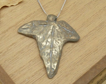 Silver Ivy leaf pendant