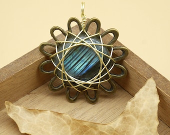 Labradorite flower pendant