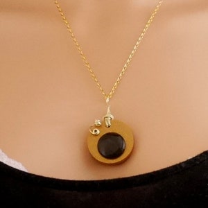 Black onyx pendant on handmade gold effect resin support