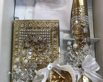 White Emboss Baptism Spanish Testament Candle Set/ Set de Vela de Bautizo en Repujo Blanco Testamento en Español