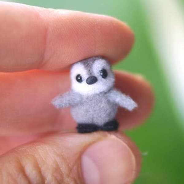 micro felting Penguin, Mini Felted Penguin, Felted Animal Sculpture, Penguin miniature, tiny sculpture, Soft sculpture, fluffy penguin