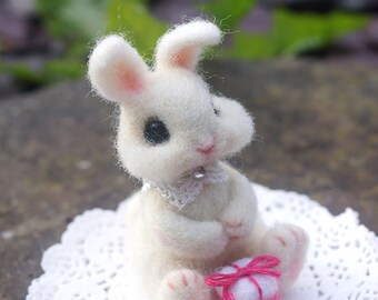 micro felting rabbit, Mini Needle Felted Rabbit, Felted Animal Sculpture, Custom Pet, OOAK, dollhouse pet, rabbit miniature, tiny sculpture