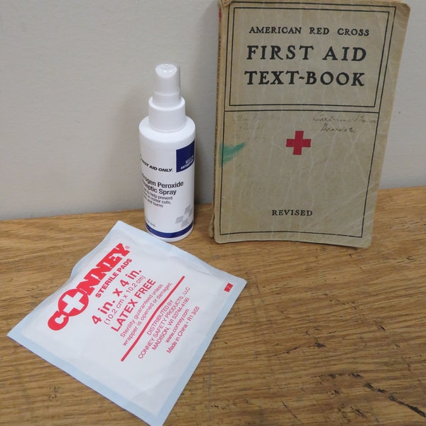 Vintage - 1940 American Red Cross First Aid Text-Book