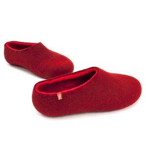 Red wool slippers, felt slippers with or without decoration, heart or star