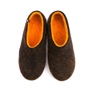 Felted Wool Slippers, Men&#39;s House Shoes, Black & Orange Wool Felt, handmade ecological and seamless.