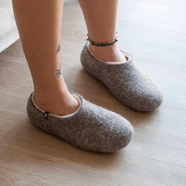 Felted Slippers for women in Organic Wool, Natural Grey & White, Woolen Slippers for her, warm wool clogs for every day use
