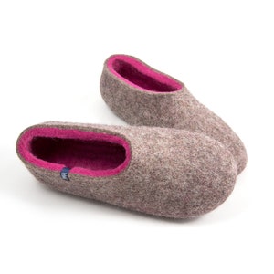 Gevilte damespantoffels, wollen huisschoenen in grijs natuurlijk en fuchsia merinowol