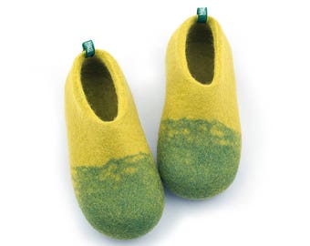 Kids felt wool slippers, Kids soft shoes, warm healthy shoes eco kids house shoes, waldorf slippers for boys / girls with anti skid soles