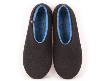 Gevilte wollen pantoffels heren, zwart met lichtblauw aan de binnenkant