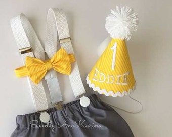 gray and yellow outfit